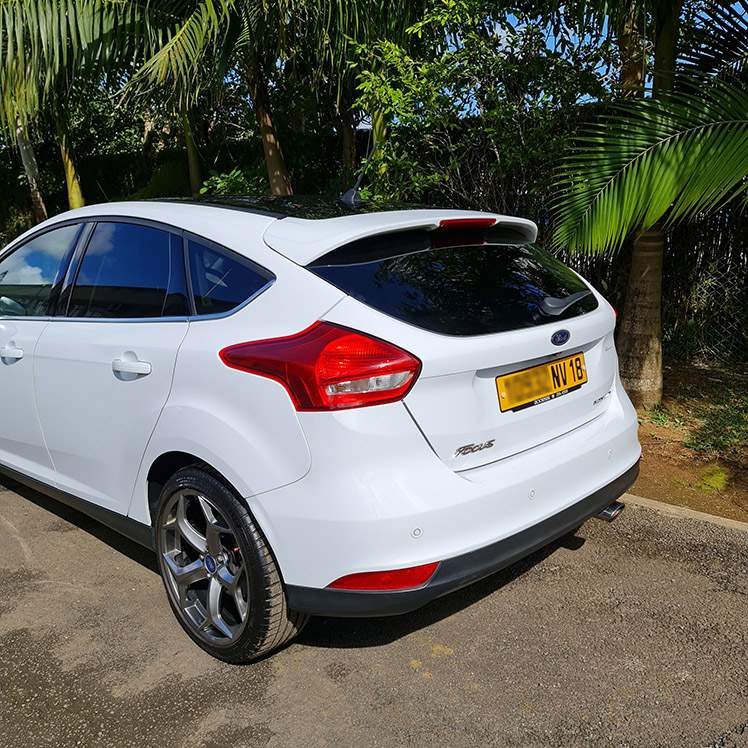 FORD FOCUS TITATNIUM ST LINE - 1 - Luxury Cars  on Aster Vender