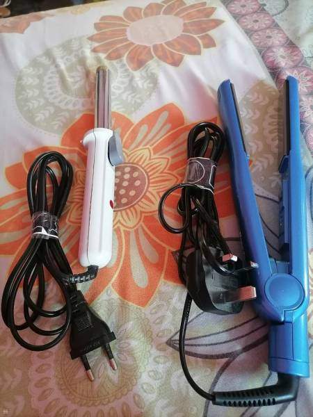 UN fer à lisser & UN appareil pour boucles  - 0 - Hair dryer  on Aster Vender