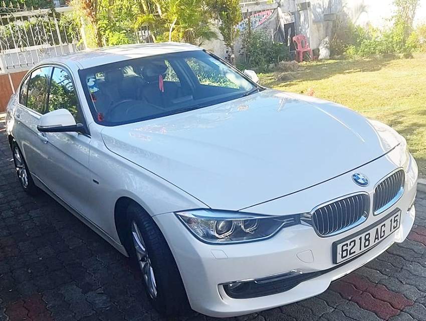 BMW 320i EfficientDynamics Luxury Line  - 0 - Luxury Cars  on Aster Vender