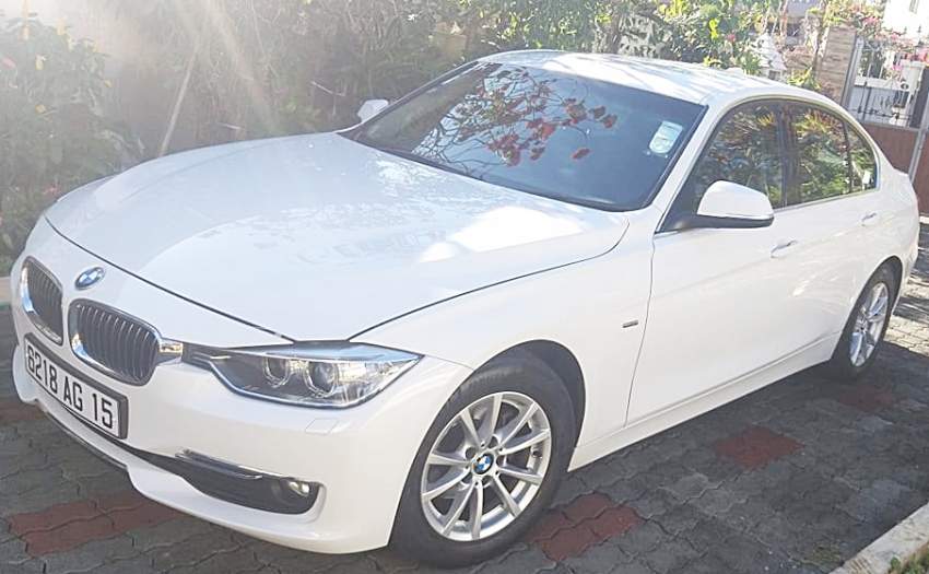 BMW 320i EfficientDynamics Luxury Line  - 2 - Luxury Cars  on Aster Vender