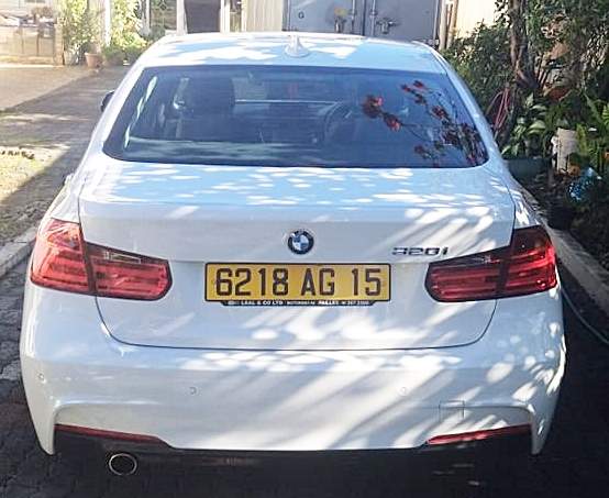 BMW 320i EfficientDynamics Luxury Line  - 1 - Luxury Cars  on Aster Vender