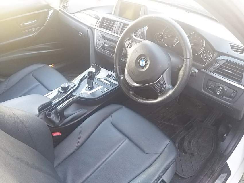 BMW 320i EfficientDynamics Luxury Line  - 5 - Luxury Cars  on Aster Vender