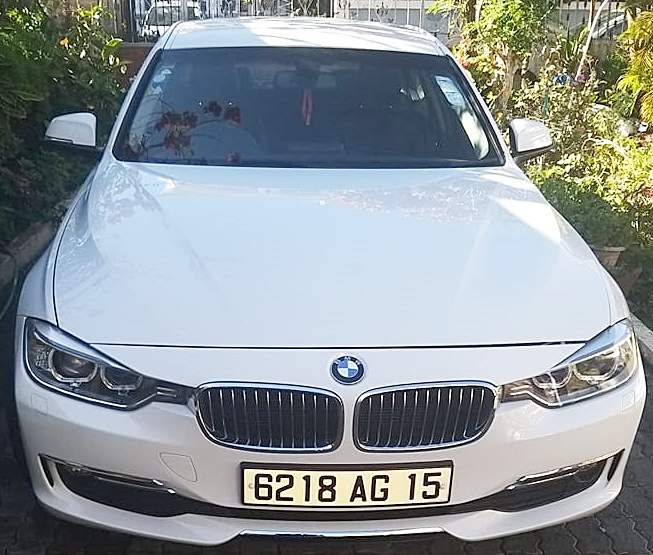 BMW 320i EfficientDynamics Luxury Line  - 4 - Luxury Cars  on Aster Vender