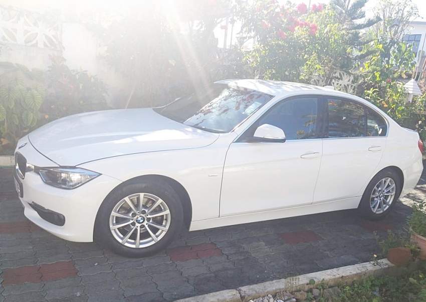 BMW 320i EfficientDynamics Luxury Line  - 3 - Luxury Cars  on Aster Vender