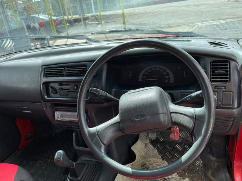 2x4 Mitsubishi L200 Year 04  - 2 - Pickup trucks (4x4 & 4x2)  on Aster Vender