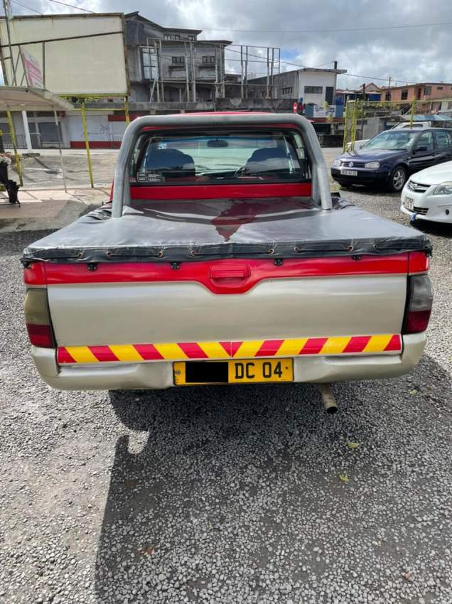 2x4 Mitsubishi L200 Year 04  - 5 - Pickup trucks (4x4 & 4x2)  on Aster Vender