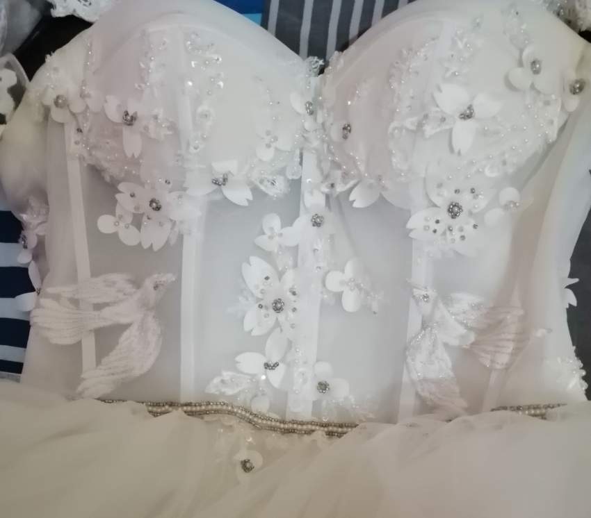 Robe de mariée  - 2 - Wedding clothes  on Aster Vender