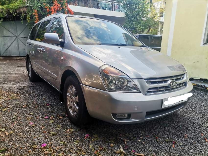 Kia carnival 2009 - 1 - Family Cars  on Aster Vender