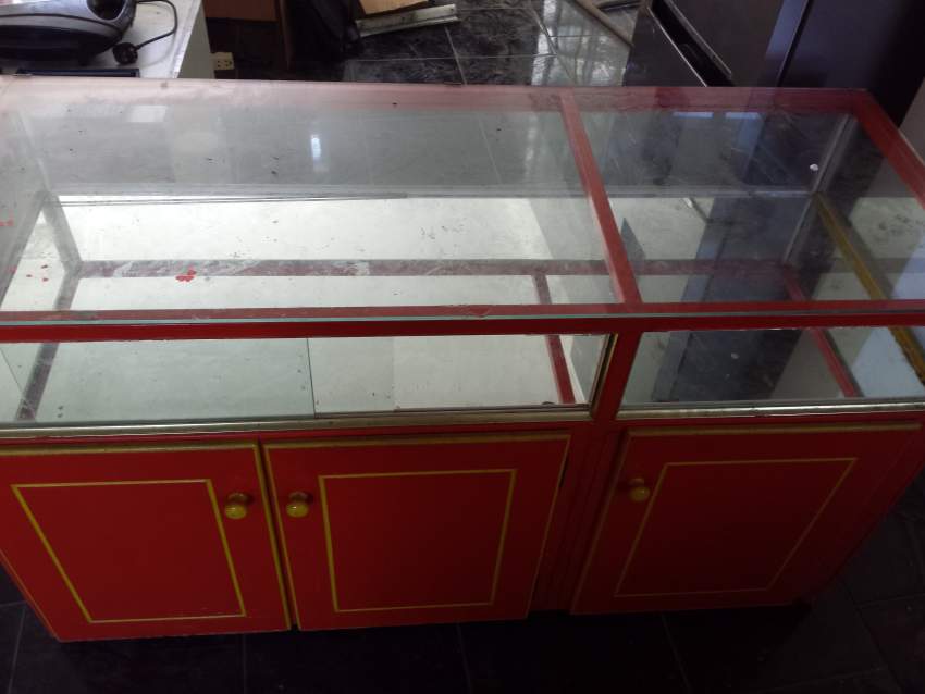 Vitrine on Aster Vender