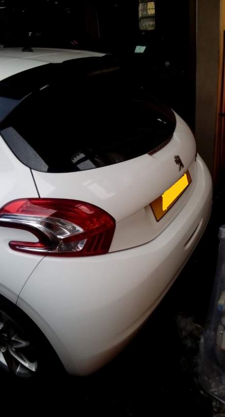 PEUGEOT 208 - 5 - Family Cars  on Aster Vender