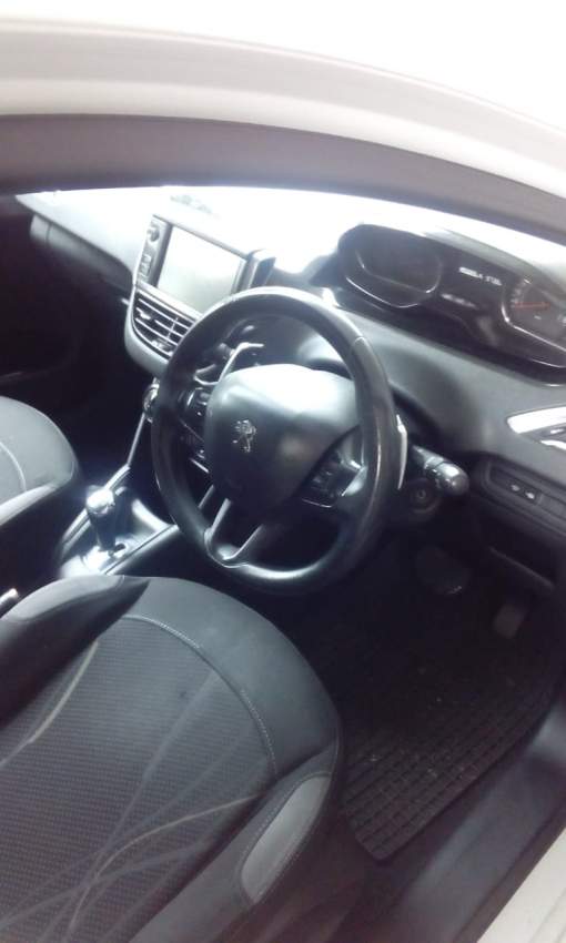PEUGEOT 208 - 2 - Family Cars  on Aster Vender