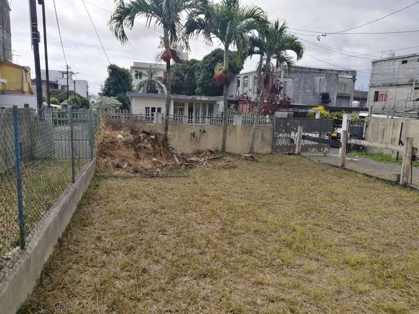 Maison + Apartment - Rose Hill - 6 chambres - 1 - House  on Aster Vender