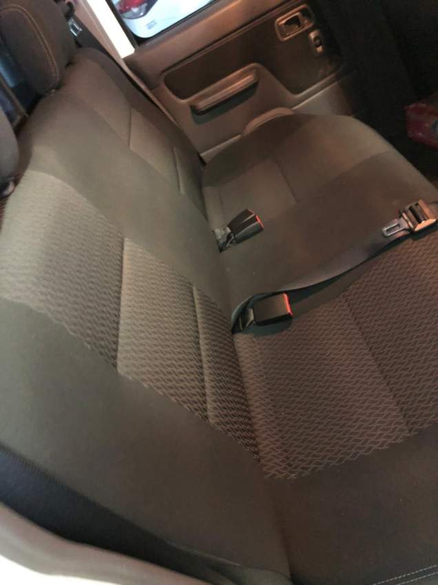 NISSAN NP300 - 2 - Pickup trucks (4x4 & 4x2)  on Aster Vender