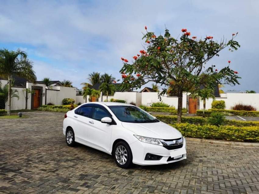 Honda Grace - 0 - Family Cars  on Aster Vender