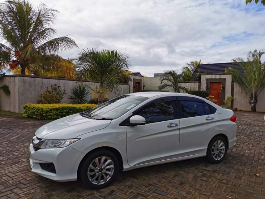 Honda Grace - 2 - Family Cars  on Aster Vender