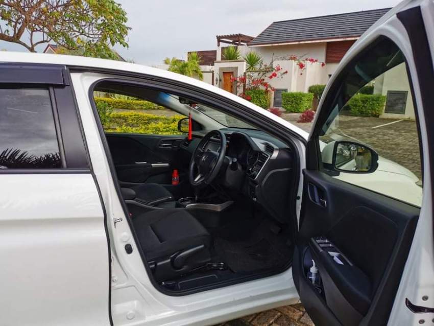 Honda Grace - 6 - Family Cars  on Aster Vender