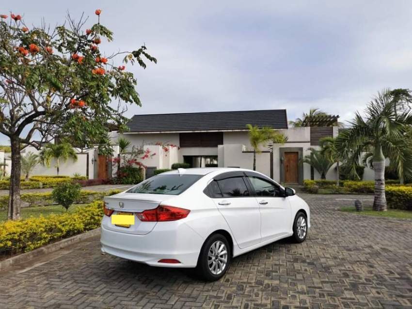 Honda Grace - 3 - Family Cars  on Aster Vender