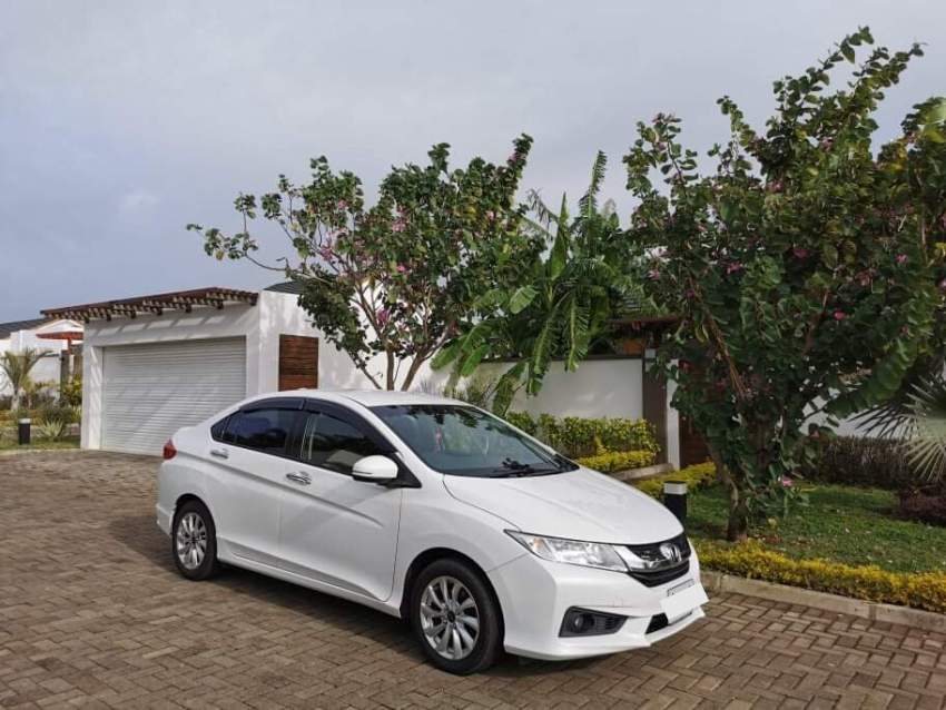 Honda Grace - 5 - Family Cars  on Aster Vender