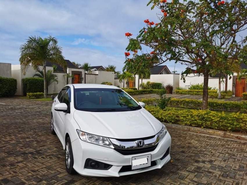 Honda Grace - 1 - Family Cars  on Aster Vender