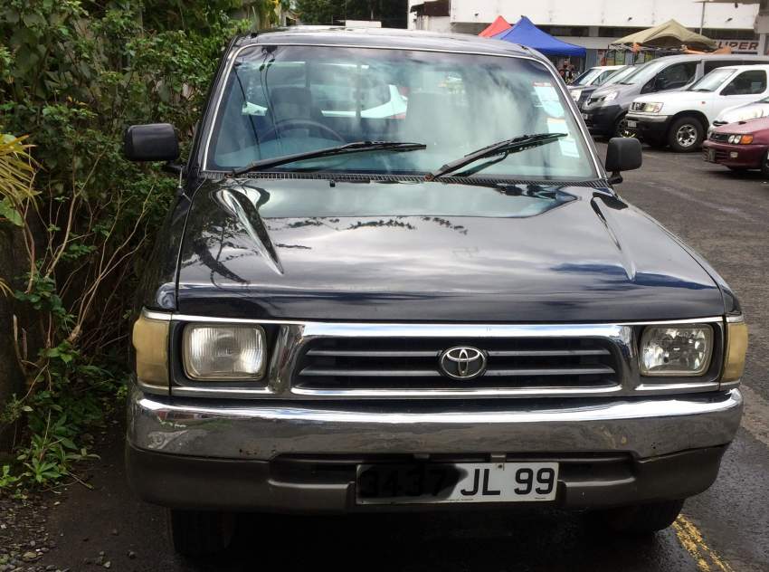 Toyota Hilux 1999 - 2 - Pickup trucks (4x4 & 4x2)  on Aster Vender