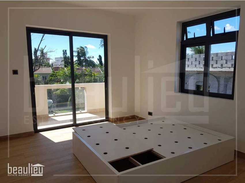 *For Sale - Penthouse in Flic en Flacq* - 2 - Land  on Aster Vender