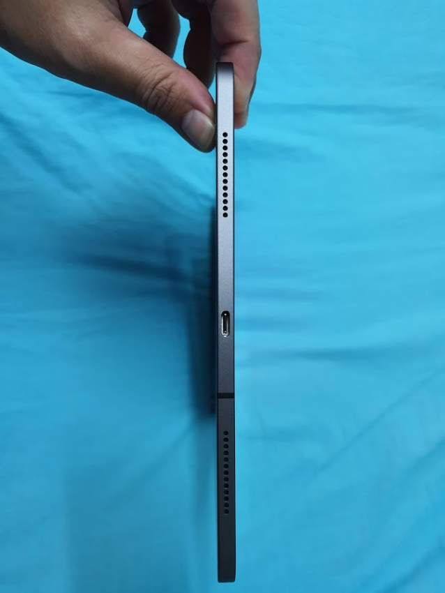 ipad pro 11 256gb WIFI + Cellular - 2 - Tablet  on Aster Vender
