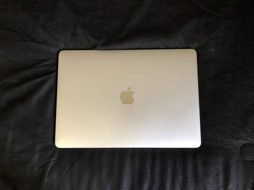  Apple MacBook Air 13.3