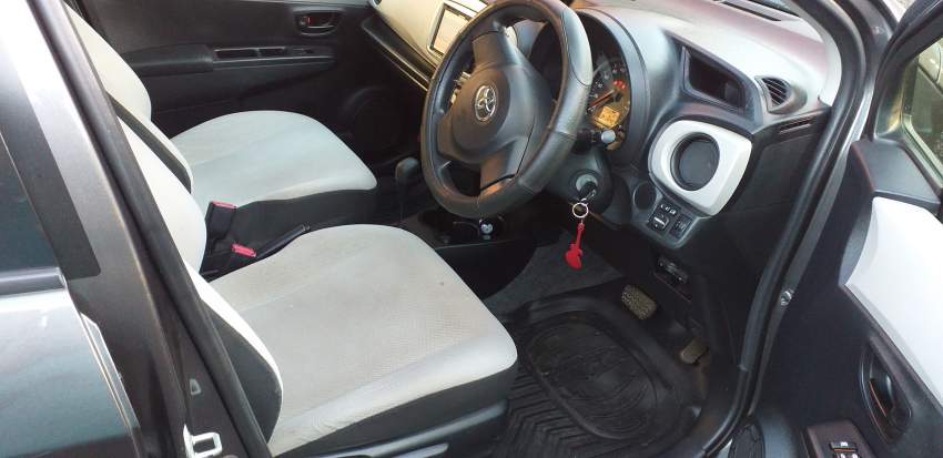 TOYOTA vitz  - 1 - Luxury Cars  on Aster Vender