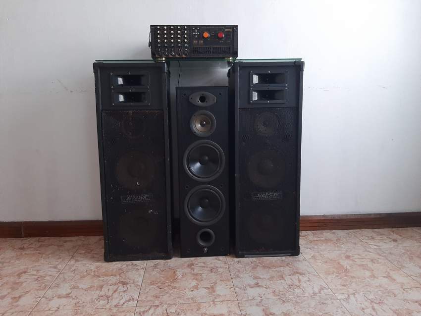  Haut parleur BOSS et emplie - 2 - Other Musical Equipment  on Aster Vender