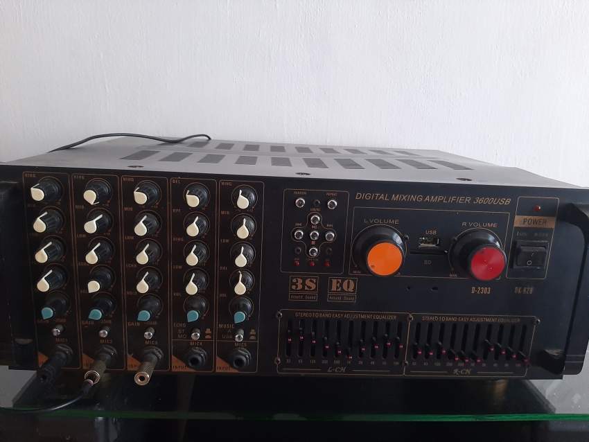  Haut parleur BOSS et emplie - 1 - Other Musical Equipment  on Aster Vender