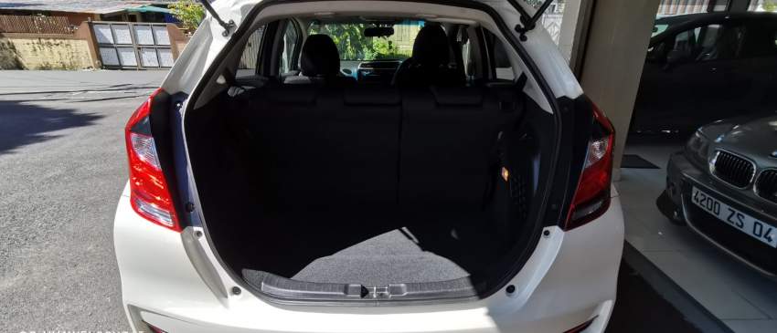 HONDA FIT HYBRID YR  2017  - 6 - Family Cars  on Aster Vender