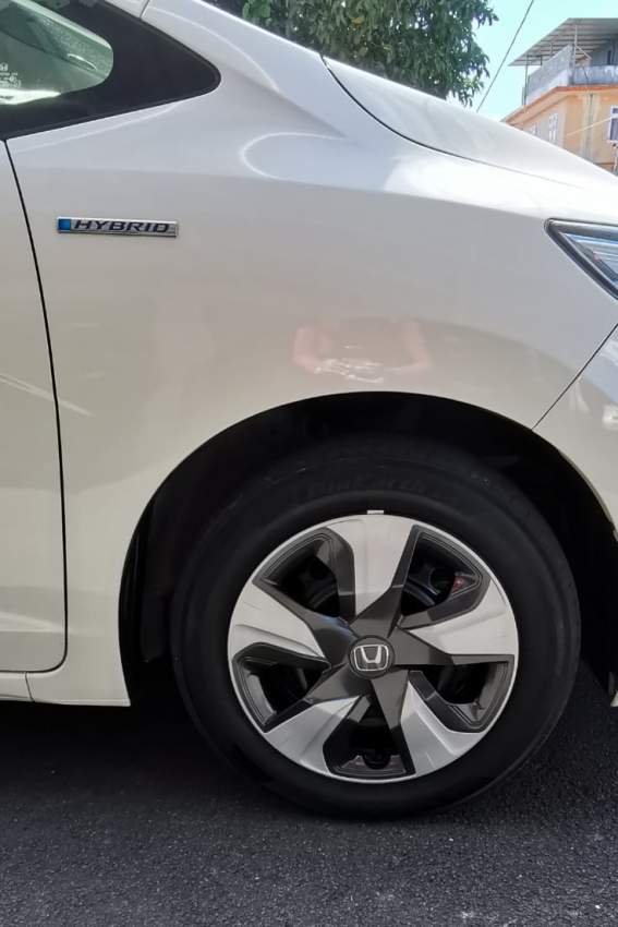 HONDA FIT HYBRID YR  2017  - 5 - Family Cars  on Aster Vender