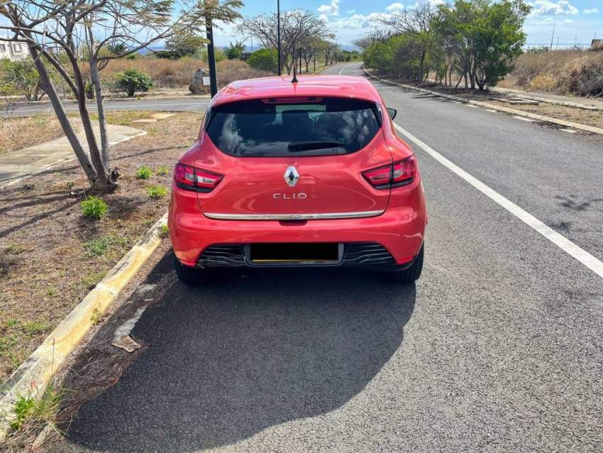 URGENT SALES : Renault Clio 1.2L Turbo Intens - 2 - Compact cars  on Aster Vender