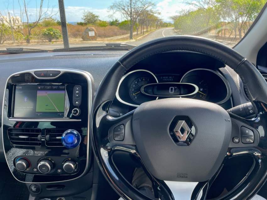 URGENT SALES : Renault Clio 1.2L Turbo Intens - 1 - Compact cars  on Aster Vender