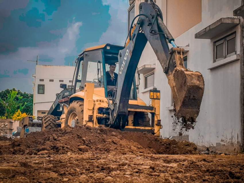 Jcb Volvo Bl 71  - 1 - Excavator & Loader  on Aster Vender