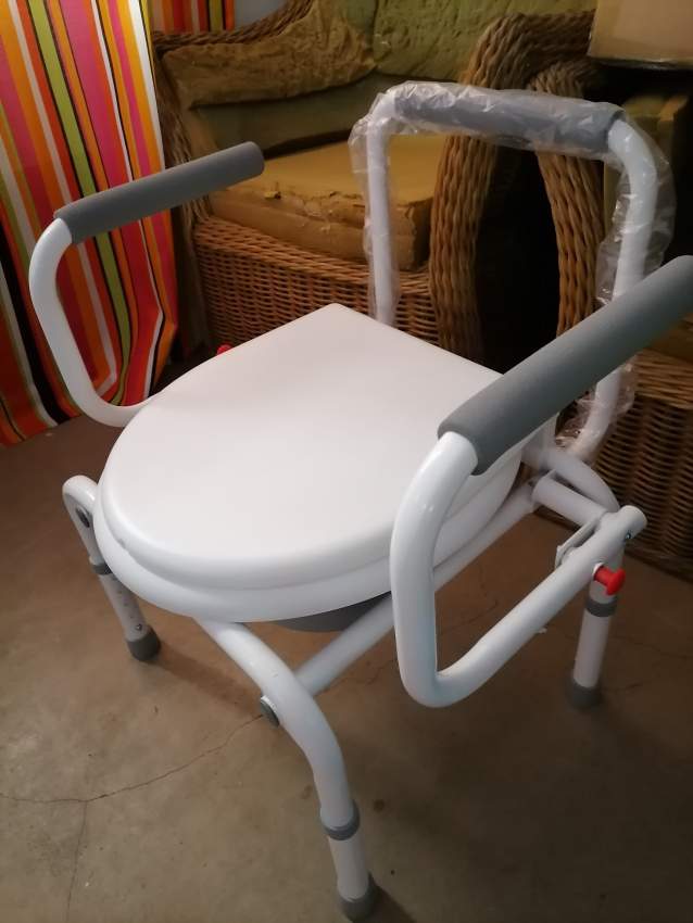 Commode chair with drop down arm steel - 1 - Other Medical equipment  on Aster Vender