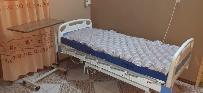 Lit médical complet électrique très bon état - 0 - Bedroom Furnitures  on Aster Vender