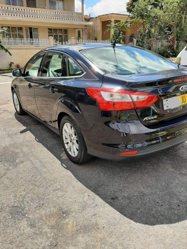 Ford Focus Titanium Sedan Yr 2013 Manual Transmission  - 2 - Family Cars  on Aster Vender