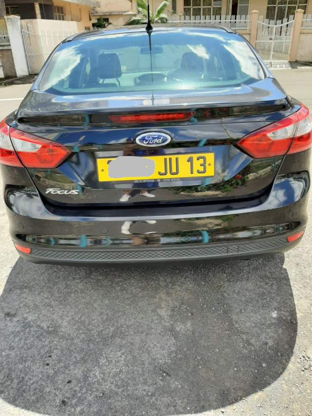 Ford Focus Titanium Sedan Yr 2013 Manual Transmission  - 1 - Family Cars  on Aster Vender