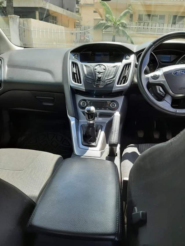 Ford Focus Titanium Sedan Yr 2013 Manual Transmission  - 6 - Family Cars  on Aster Vender