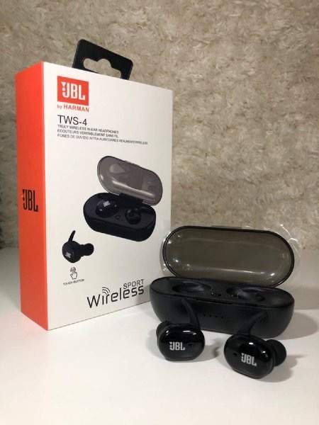 Wireless earbuds at AsterVender