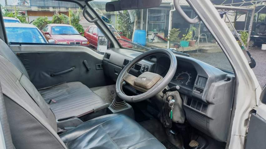 Mitsubishi L300 Year 05 - 2 - Cargo Van (Delivery Van)  on Aster Vender