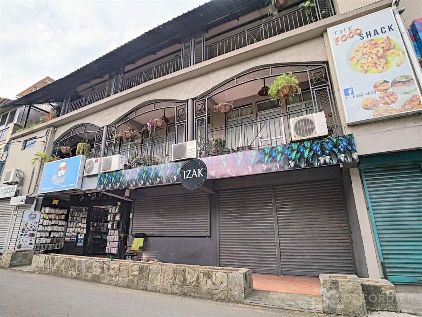 (Ref. MA7-250) Immeuble commercial en plein coeur de Grand Baie - 1 - Commercial Space  on Aster Vender