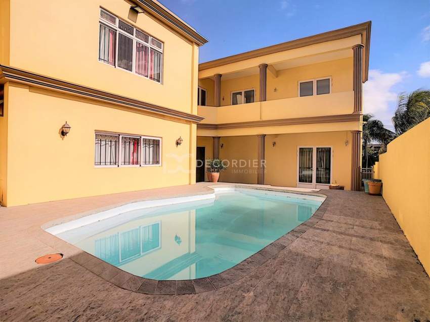 (Ref. MA7-255) Maison en 4 parties avec pisicine - 0 - House  on Aster Vender