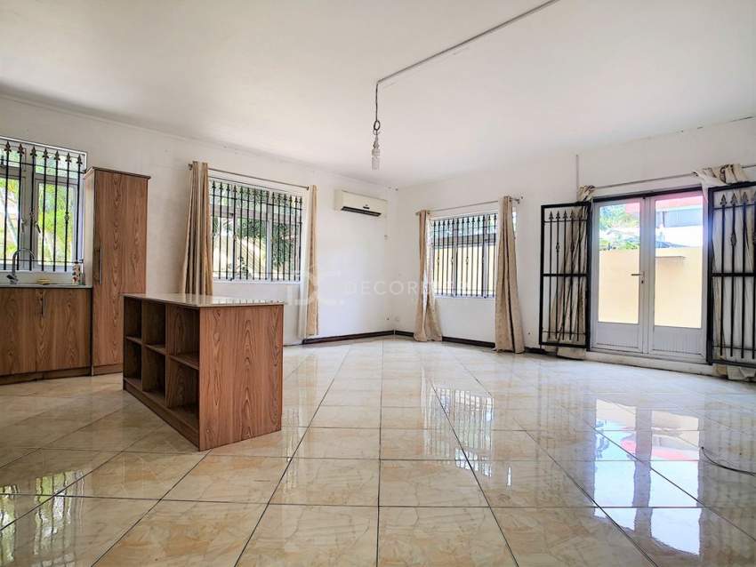 (Ref. MA7-255) Maison en 4 parties avec pisicine - 2 - House  on Aster Vender