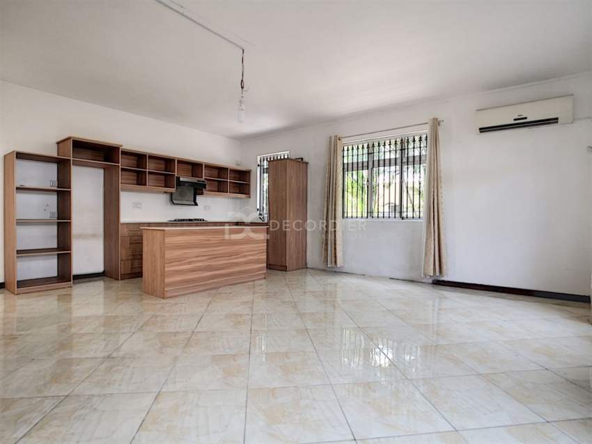 (Ref. MA7-255) Maison en 4 parties avec pisicine - 1 - House  on Aster Vender