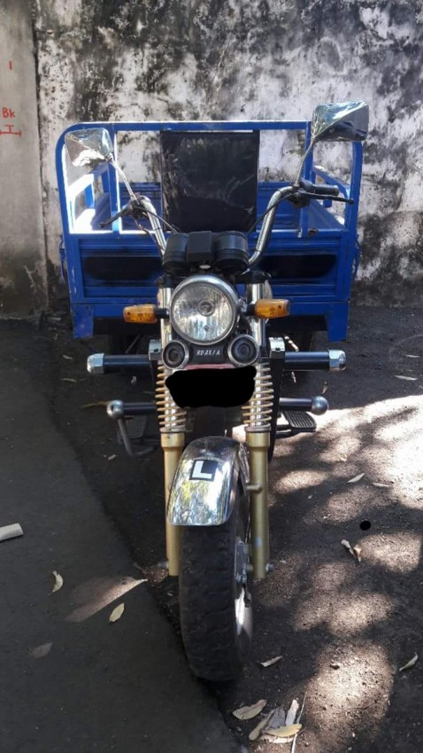 Moto tricycle on Aster Vender