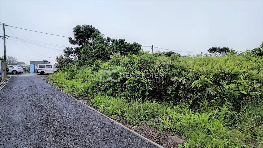 (Ref. MA7-359) Terrain résidentiel à 5 minutes de la ville de Curepipe - 2 - Land  on Aster Vender