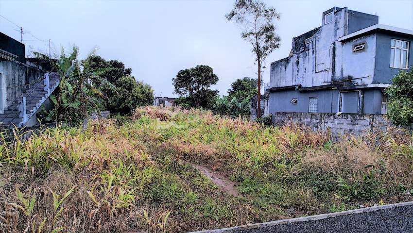 (Ref. MA7-359) Terrain résidentiel à 5 minutes de la ville de Curepipe - 0 - Land  on Aster Vender