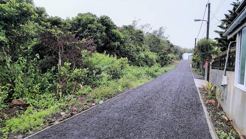(Ref. MA7-359) Terrain résidentiel à 5 minutes de la ville de Curepipe - 3 - Land  on Aster Vender